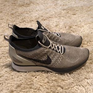 Sz. 8.5 Women’s Nike Air Zoom Flyknit Racer